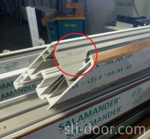 пвх пластик Salamander Streamline из Германии Лазерная маркировка на фальце подтверждает оригинальность профиля, который используется при изготовлении конструкций.