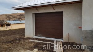Секційні гаражні ворота Хьорман Реноматік М-гофр, Поверхня Decocolor темний дуб Секційні гаражні ворота Хьорман Реноматік М-гофр, Поверхня Decocolor темний дуб