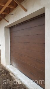 Секційні гаражні ворота Хьорман Реноматік М-гофр, Поверхня Decocolor темний дуб Секційні гаражні ворота Хьорман Реноматік