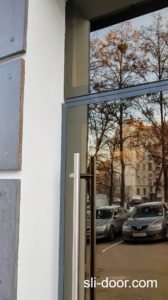алюмінієві двері з вклеєними структурними склопакетами алюмінієві двері зі структурним засклінням